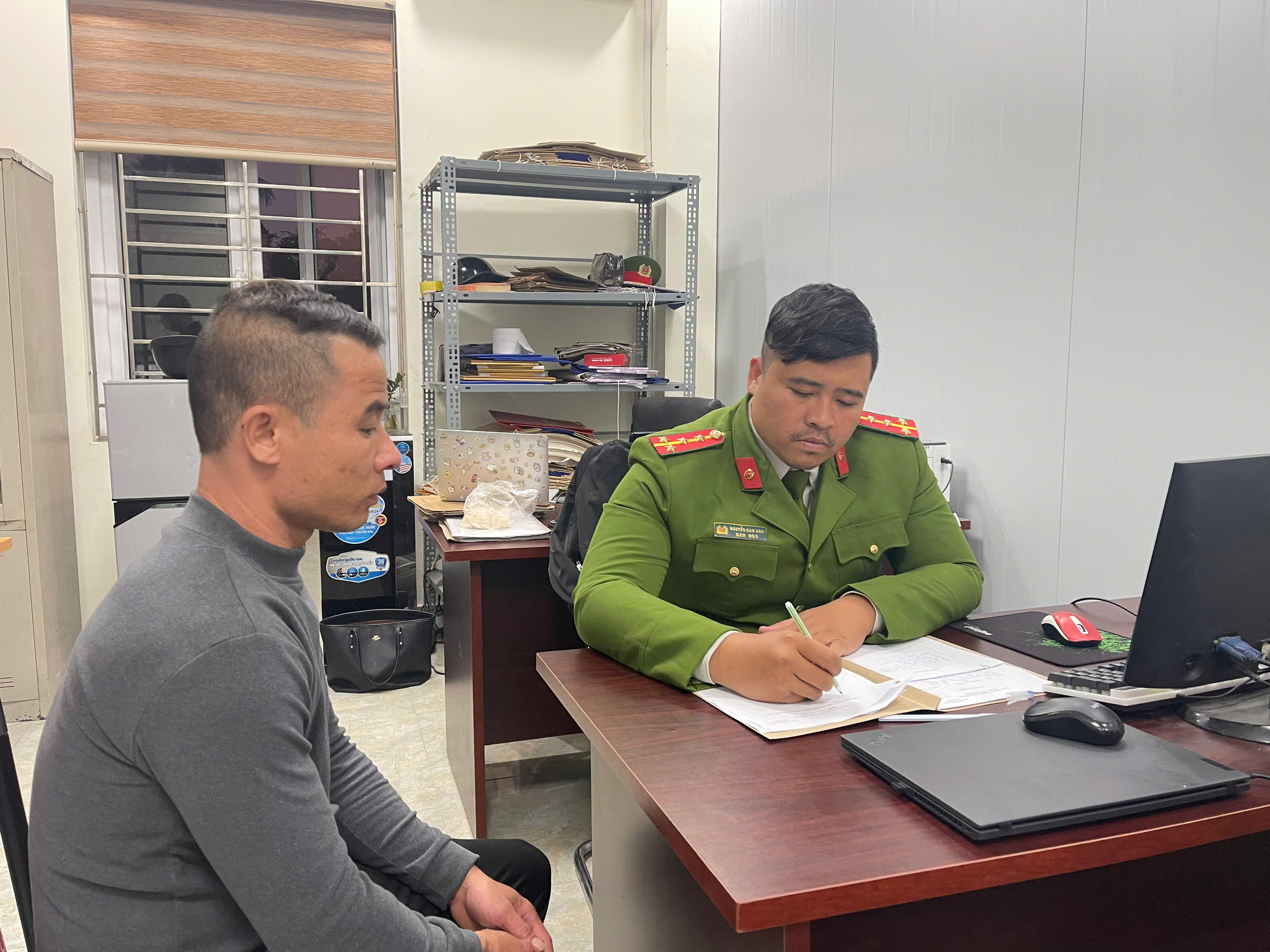 Công an phường Dương Kinh: Vận động đối tượng trốn truy nã 7 năm ra đầu thú